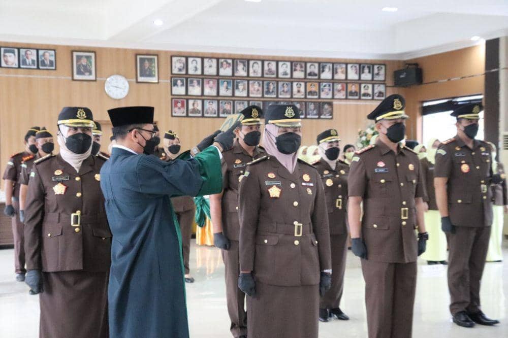 Kejati Lampung melantik dan mengambil sumpah pejabat eselon III dan para Kepala Kejaksaan Negeri (Kajari) lingkungan Korps Adhyaksa Provinsi Lampung. (IDN Times/Istimewa)