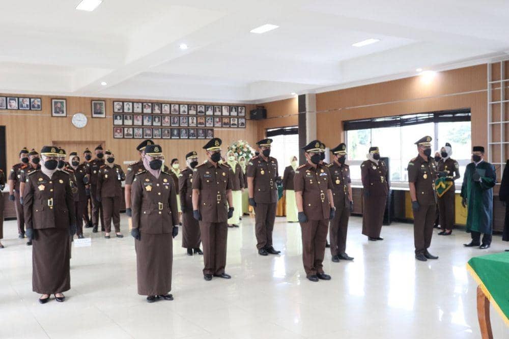 Kejati Lampung melantik dan mengambil sumpah pejabat eselon III dan para Kepala Kejaksaan Negeri (Kajari) lingkungan Korps Adhyaksa Provinsi Lampung. (IDN Times/Istimewa)