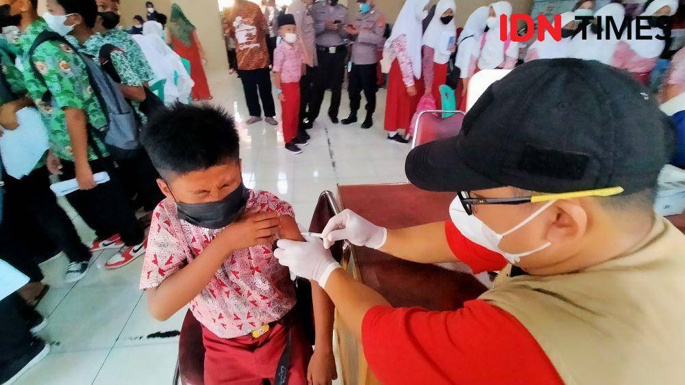 ilustrasi pelaksanaan vaksinasi anak di Kabupaten Tasikmalaya (IDN Times/Yudi Rohmansyah)
