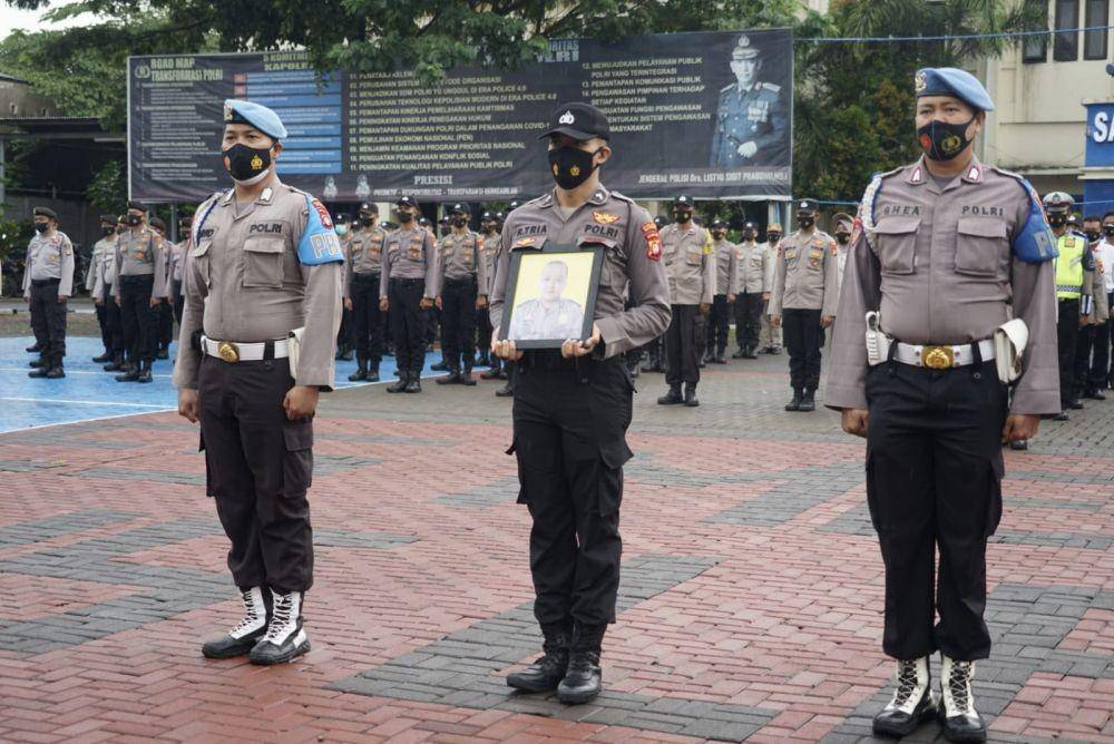 Upacara pemberhentian tidak dengan hormat (PTDH) anggota Polres Metro Bekasi. (Dok. Polres Metro Bekasi)