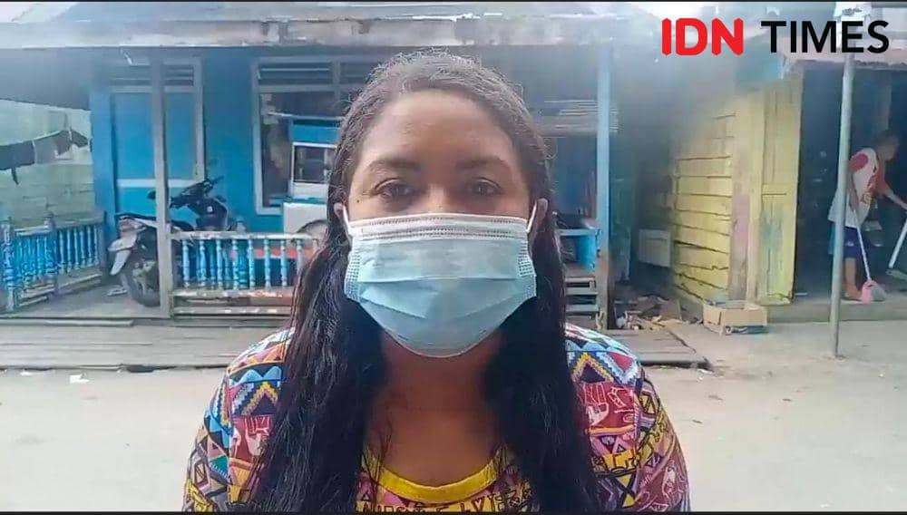 Evi Maria, pedagang makanan gorengan melalui media sosial/online (Nina/IDN Times)