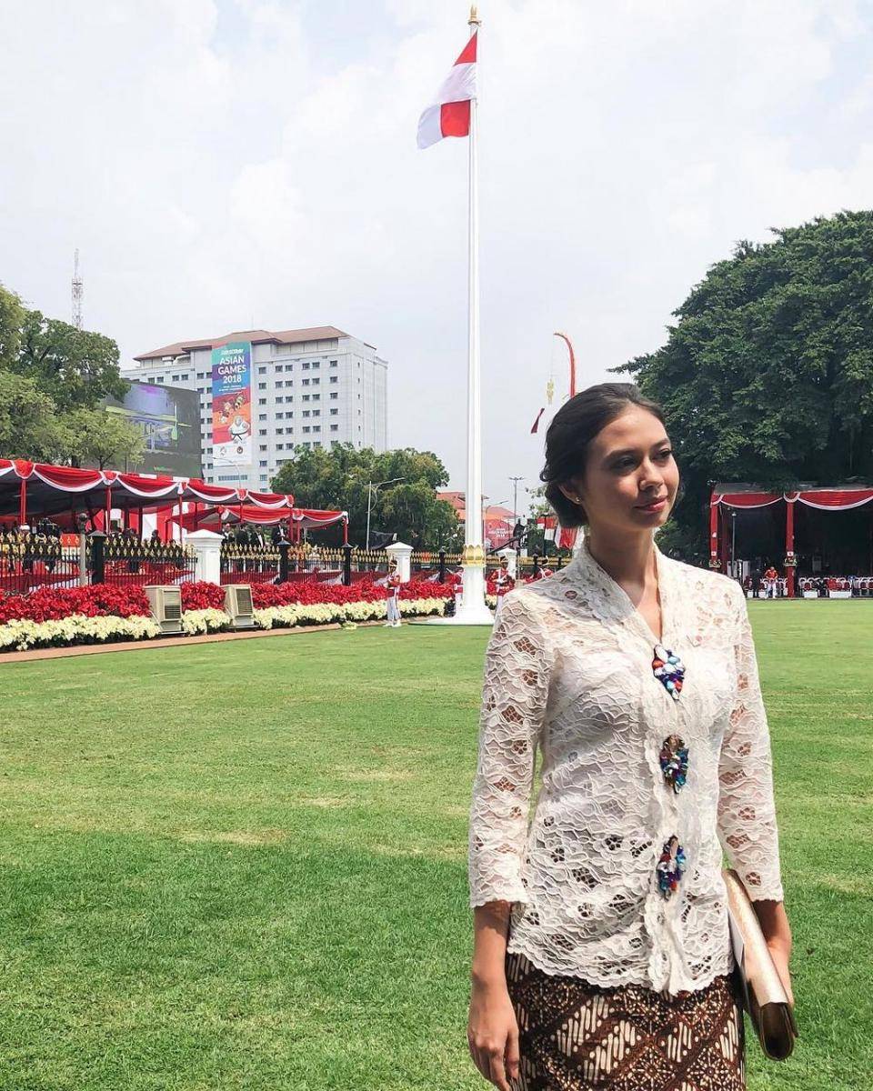 Kebaya ala Yuki Kato (instagram.com/yukikt)