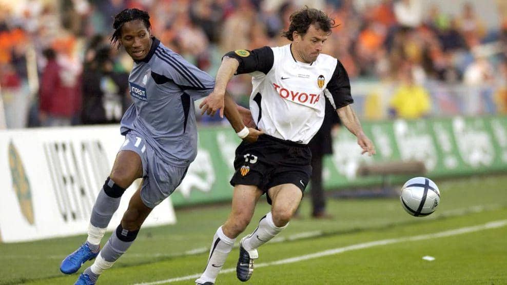 Valencia melawan Marseille di final Piala UEFA 2003/2004. (uefa.com)