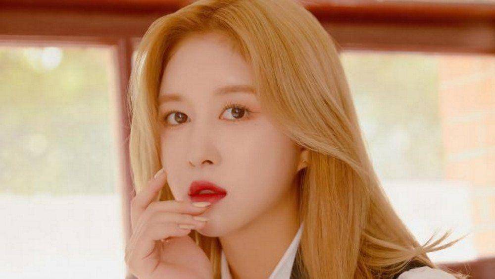 Da Young Cosmic Girl (Allkpop.com)