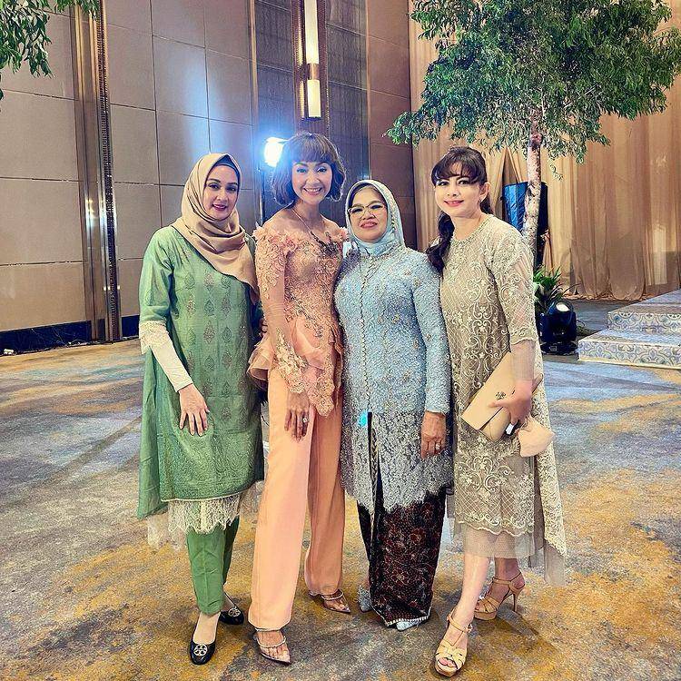 Kebaya Windy Wulandari (instagram.com/windyario)
