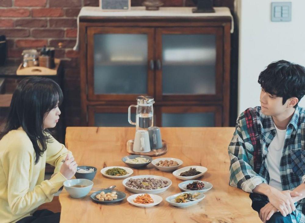 7 Budaya Korea Muncul di KDrama, Tahu Arti Sup Rumput Laut?
