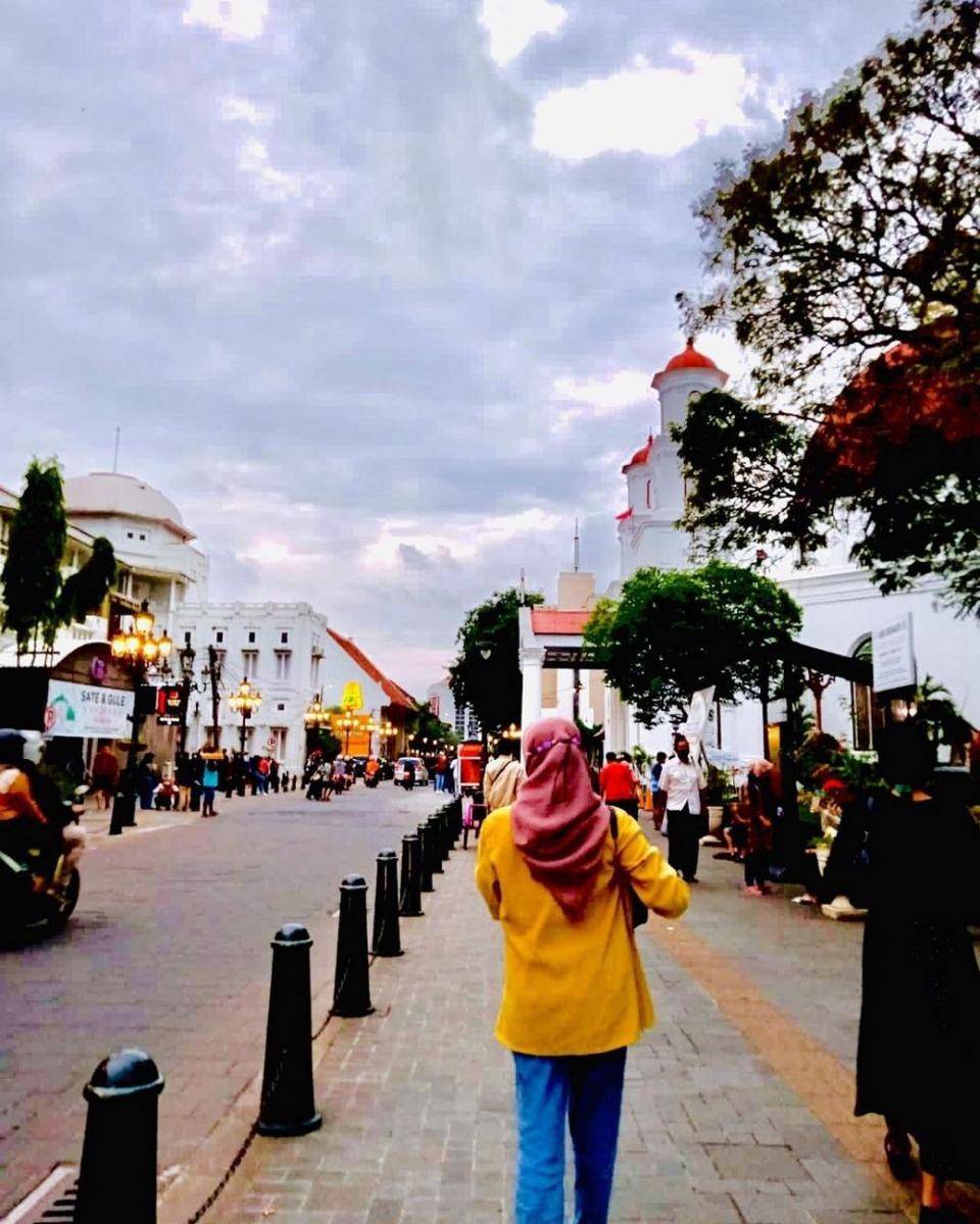 Ilustrasi jalan-jalan di Kota Semarang (instagram.com/zuneaniqola)