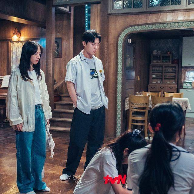 Choi Hyun Wook dan Bona (instagram.com/tvn_drama)