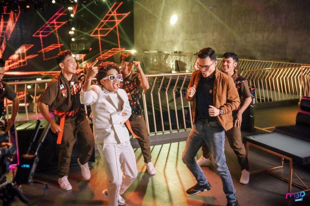 potret behind the scene MV "Pesta" - Betrand Peto (instagram.com/betrandpetoputraonsu)