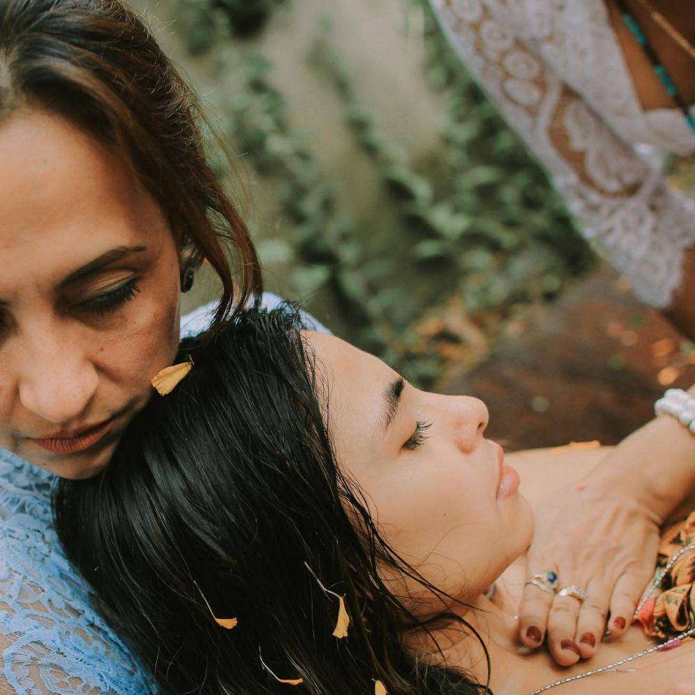 potret Valerie Thomas saat jalani ritual Melukat (instagram.com/valerieethomas)