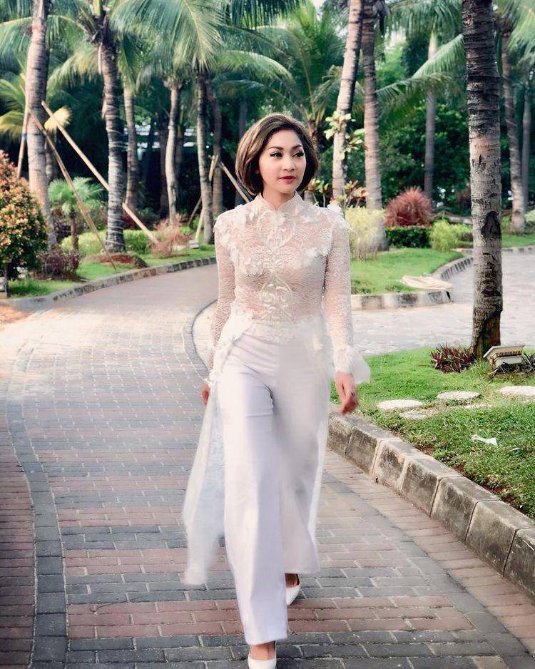 Kebaya Windy Wulandari (instagram.com/windyario)