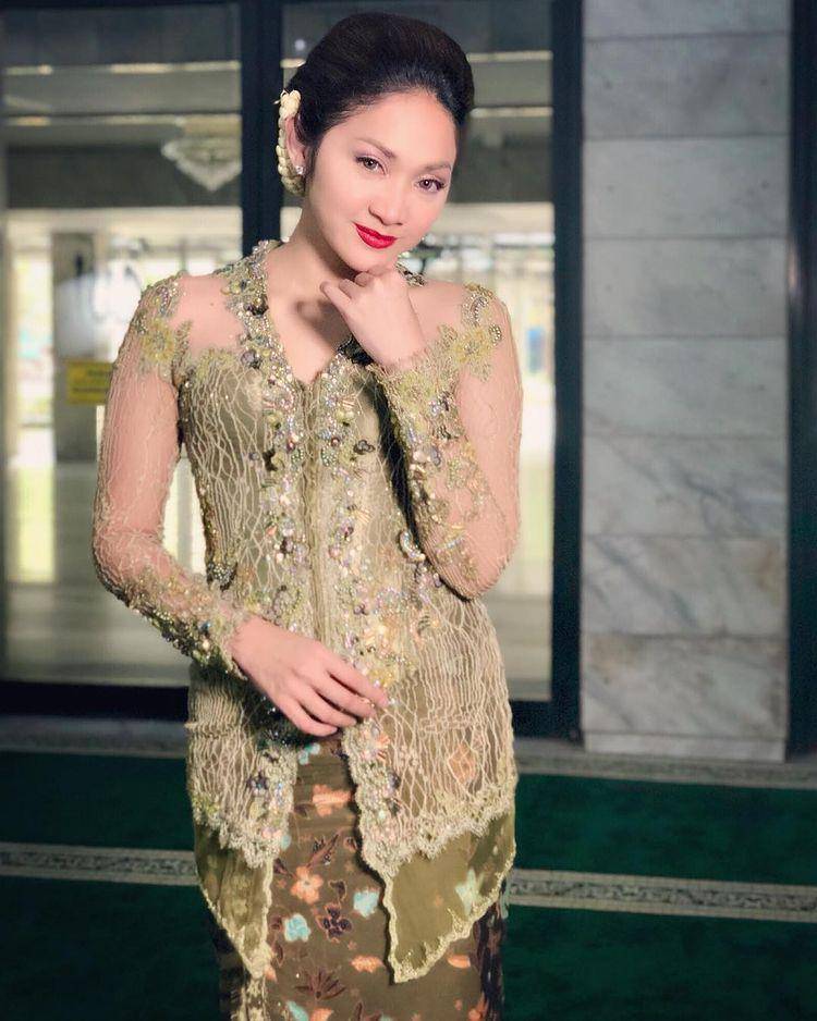 Kebaya Windy Wulandari (instagram.com/windyario)