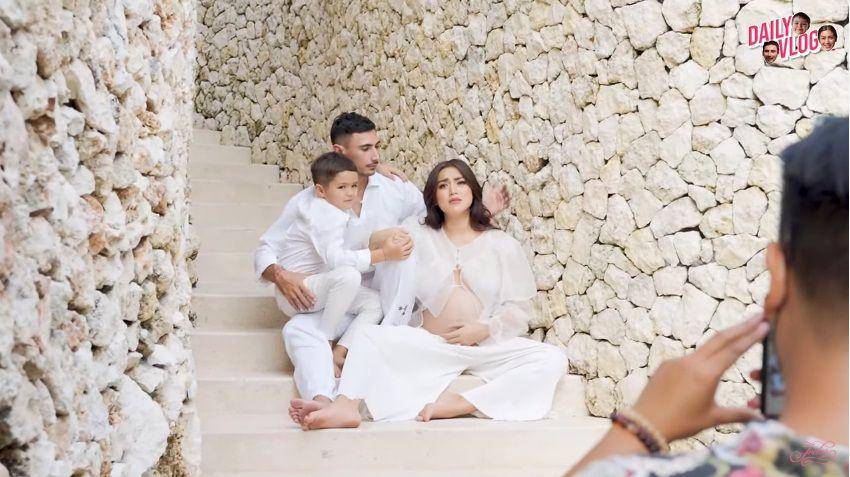 potret Jessica Iskandar saat jalani maternity photoshoot (youtube.com/Jessica Iskandar)