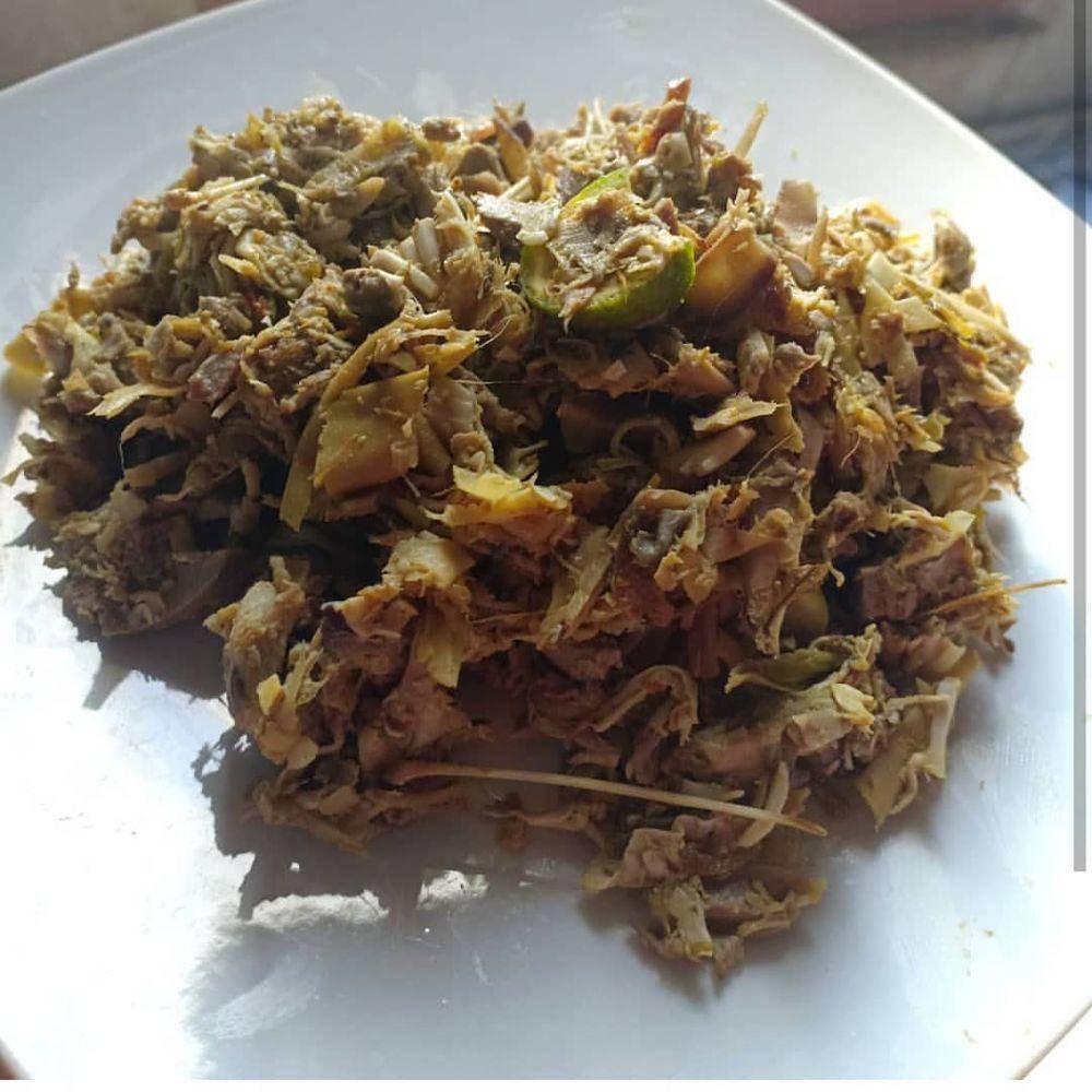 lawar pusuh (instagram.com/warungdekeren_sls)