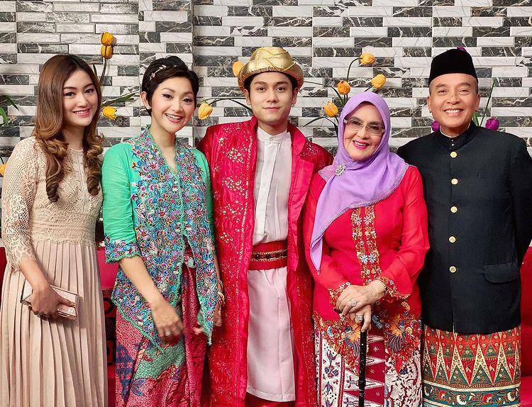 Kebaya Windy Wulandari (instagram.com/windyario)