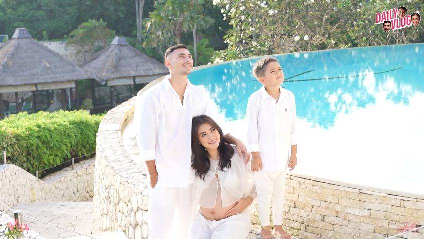potret Jessica Iskandar saat jalani maternity photoshoot (youtube.com/Jessica Iskandar)