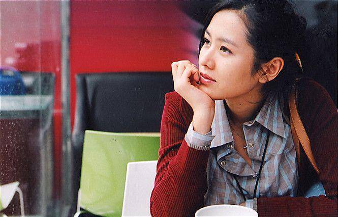 Son Ye Jin sebagai Kim Soo Jin (dok. CJ Entertainment/A Moment to Remember)