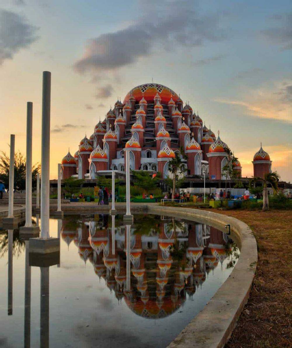 Masjid 99 Kubah (instagram.com/agustini_tendean)