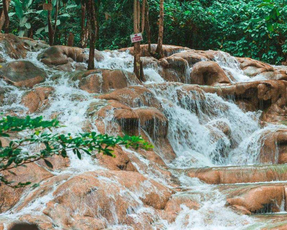 Dunn's River Falls (instagram.com/jamaicans_com)