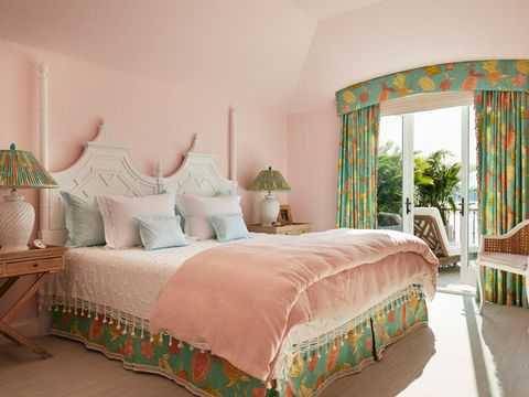 desain kamar serba pink (good housekeeping.com)