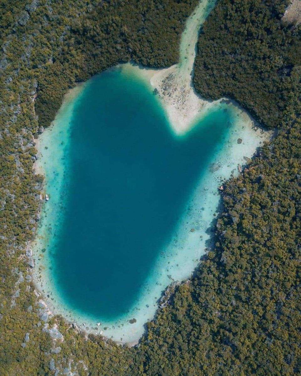 Telaga Nirwana (instagram.com/indonesia_paradise)