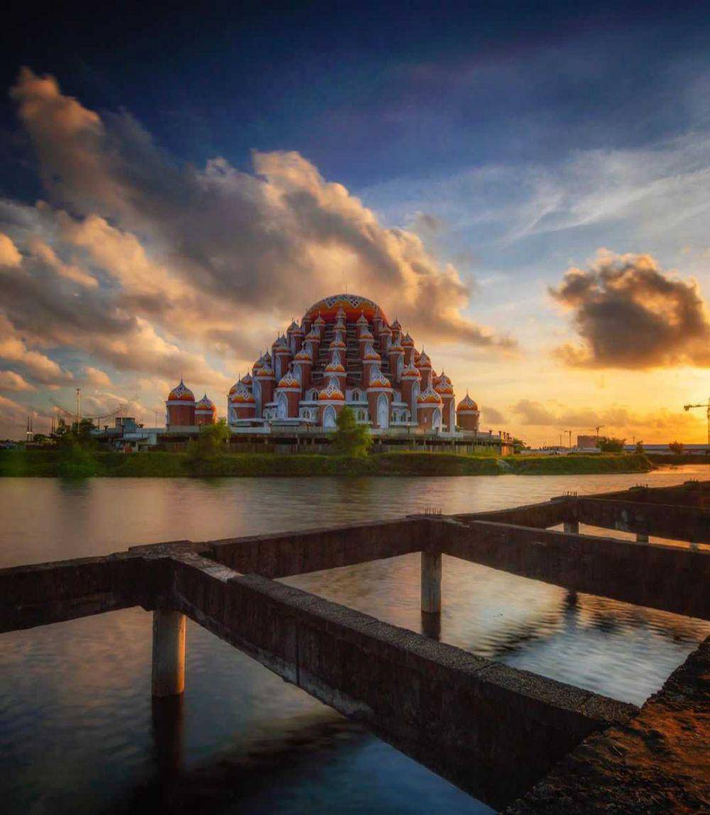 Masjid 99 Kubah (instagram.com/irwanretzkyawan19)