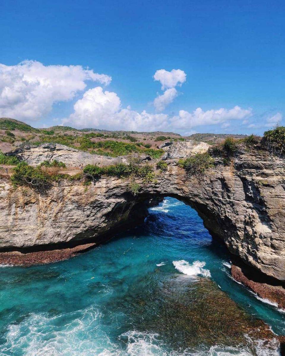 Broken Beach (Instagram.com/dewaaitforitdee)