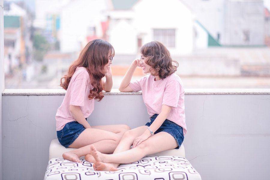 Ilustrasi hang out bersamsa teman (pexels.com/pixabay)