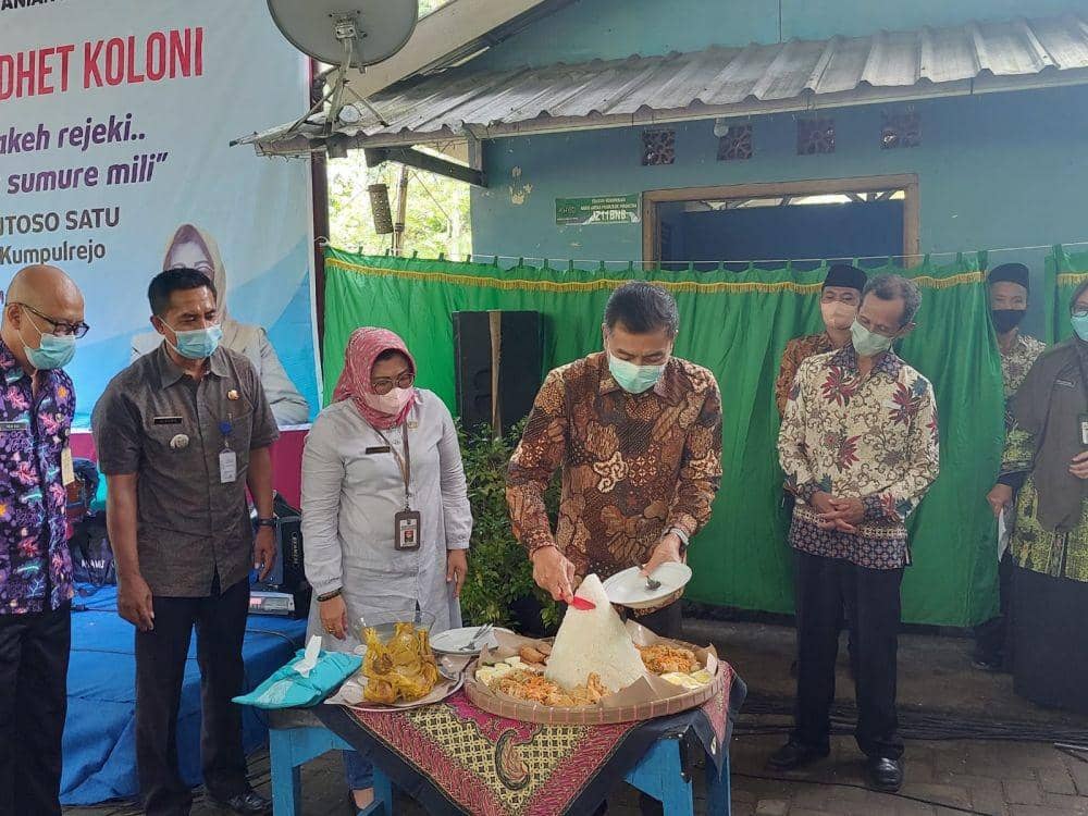 Wali Kota Salatiga Yuliyanto saat ikut merayakan brokohan pedhet di Kelurahan Argomulyo. (IDN Times/Istimewa)