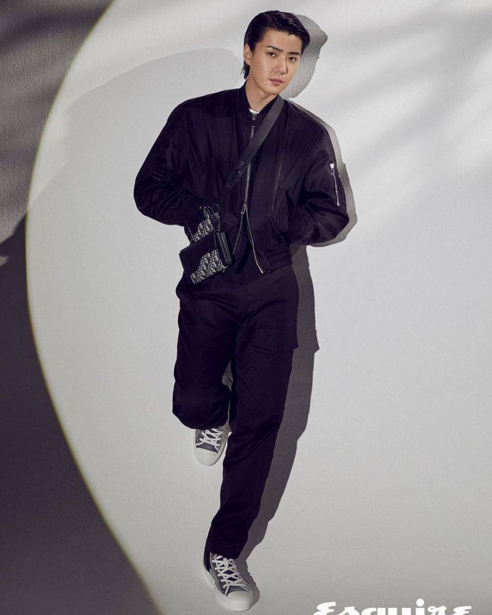 ootd hitam Sehun EXO (instagram.com/oohsehun)