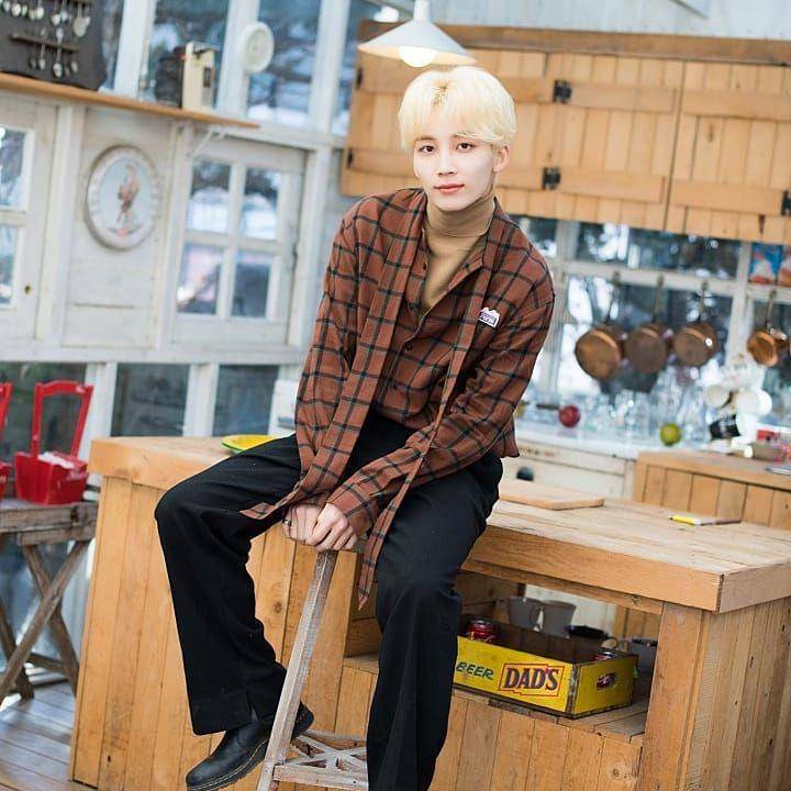 ide outfit Jeonghan SVT (Instagram.com/jeonghansite)