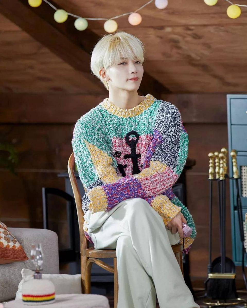 ide outfit Jeonghan SVT (Instagram.com/jeonghansite)