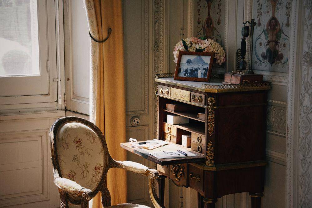 Dekorasi tanaman di rumah shabby chic. (unsplash.com/Mattia Astorino)