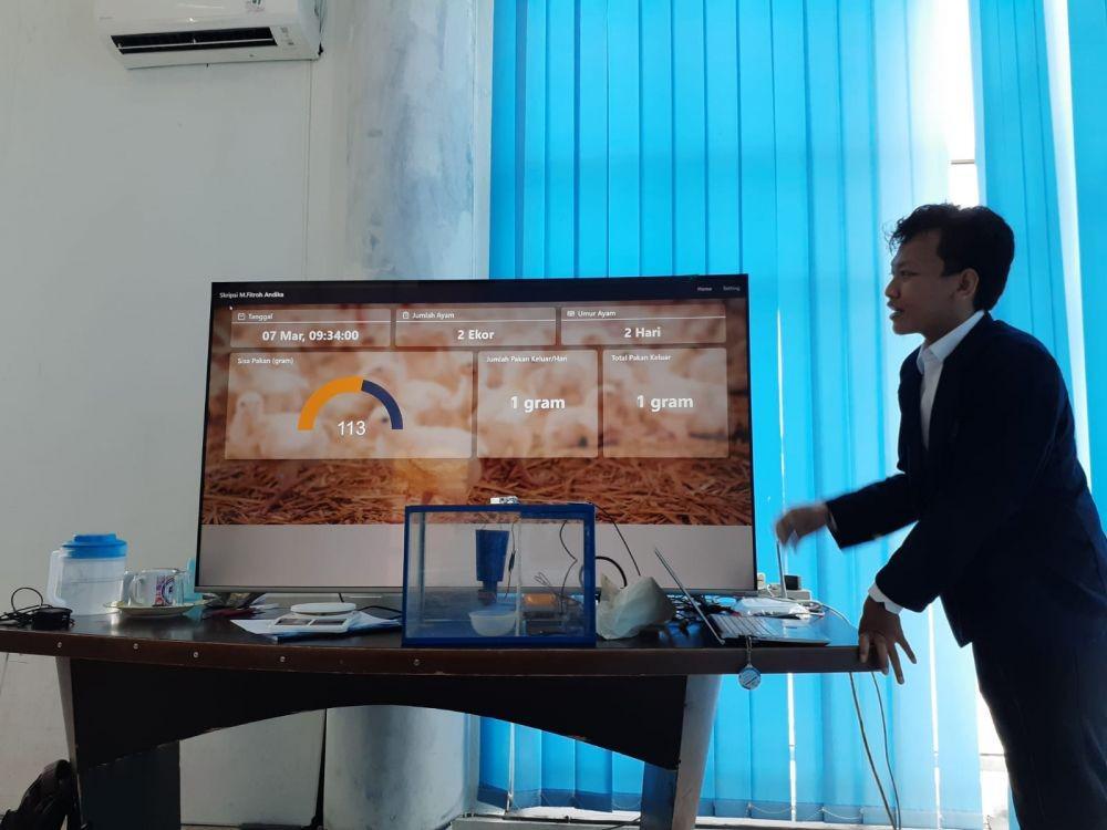 Mahasiswa Darmajaya Bikin Alat Monitoring Penampung Pakan Berbasis IoT