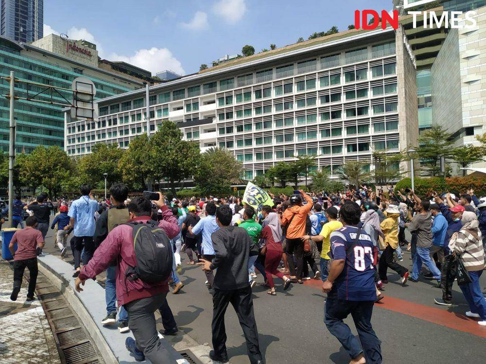 Suasana Bundaran HI saat konvoi MotoGP pada Rabu (16/3/2022). (IDN Times/Sandy Firdaus)