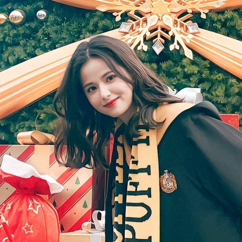 Huang Ri Ying (instagram.com/huangriying._official)