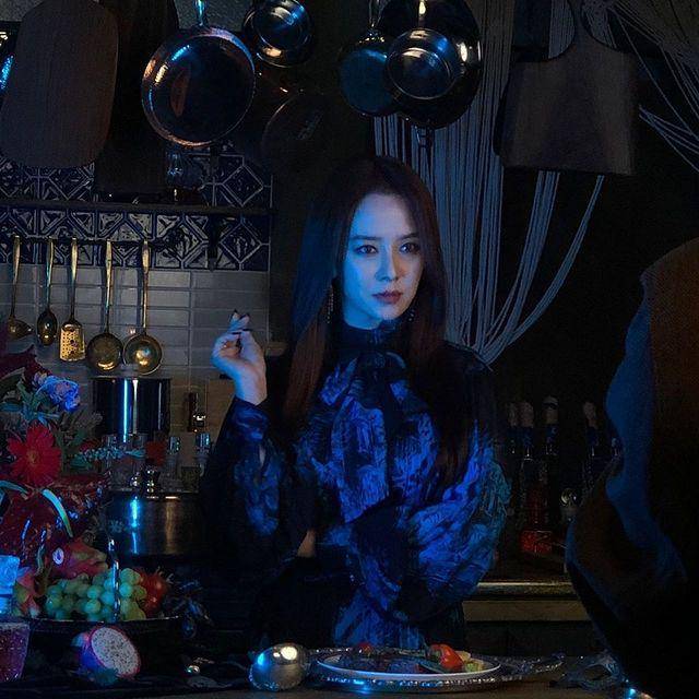 Song Ji Hyo di drama The Witch's Diner (instagram.com/my_songjihyo)