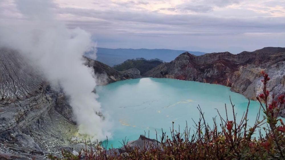 9 Potret Menakjubkan Kawah Ijen, Pesonanya Memikat Hati