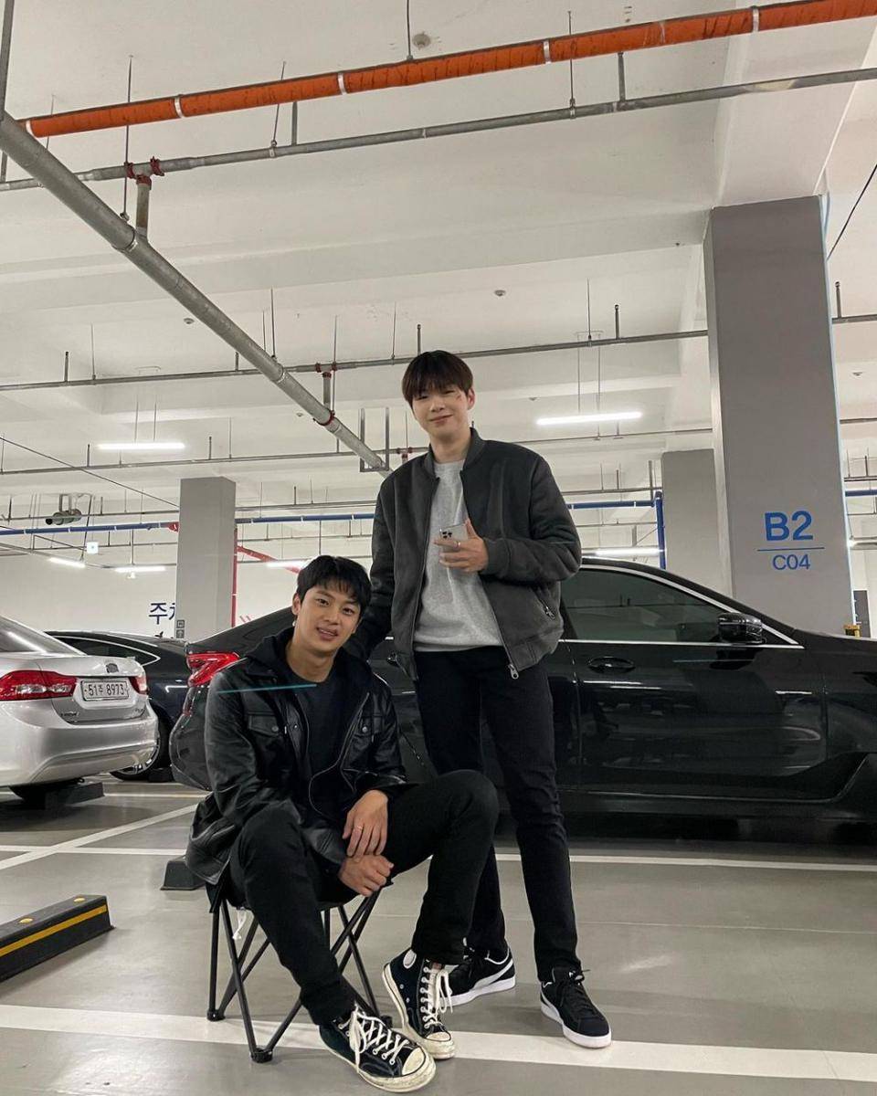 Kang Daniel dan Lee Sin Young (instagram.com/matt_wooseok)