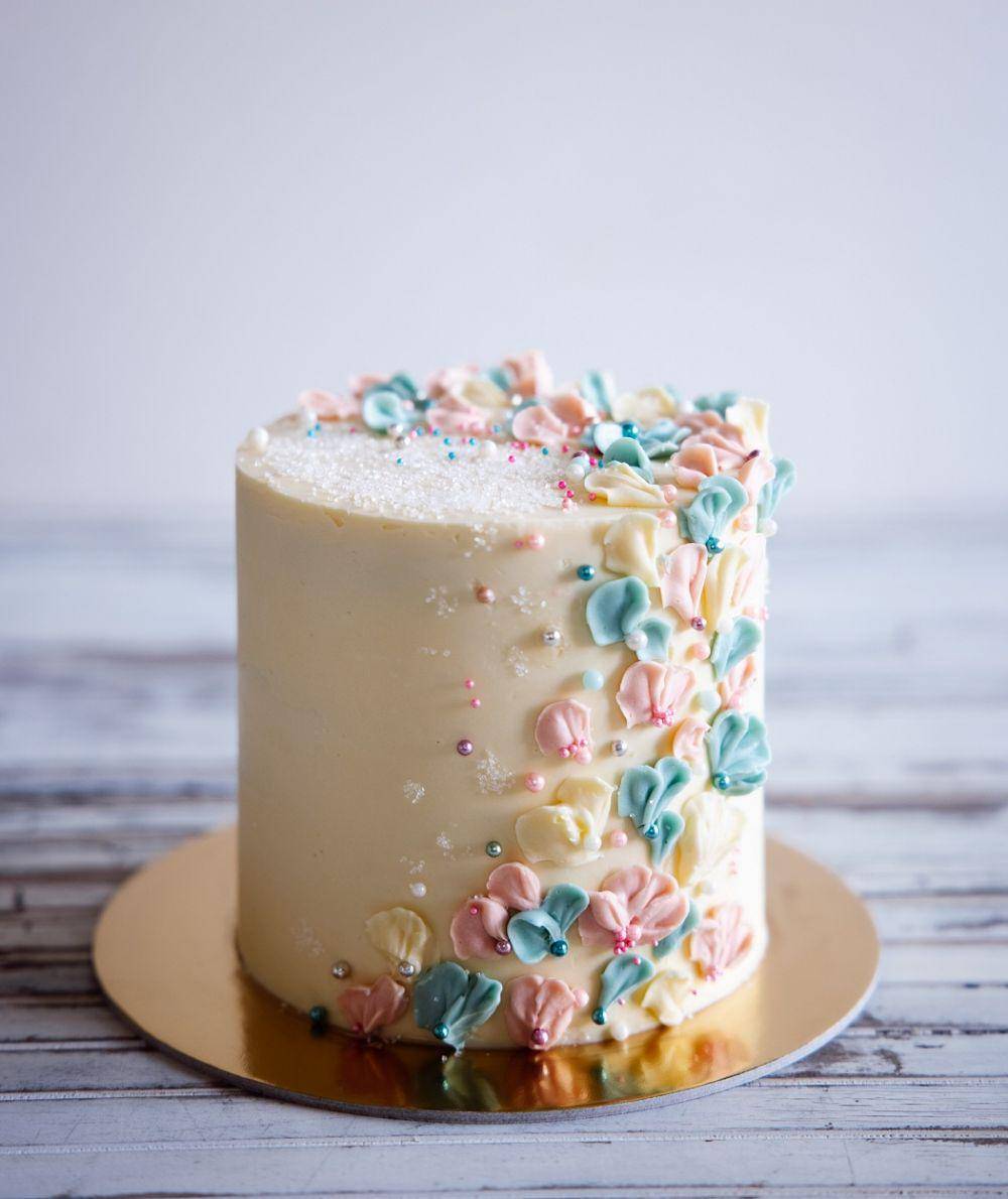 Ilustrasi birthday cake (unsplash.com/@jennybakes)
