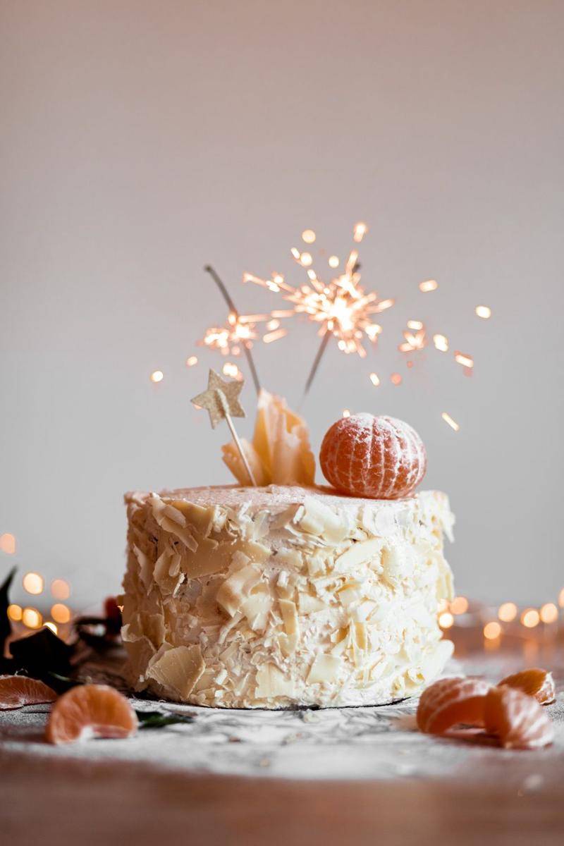 Ilustrasi birthday cake (unsplash.com/@allthestories)