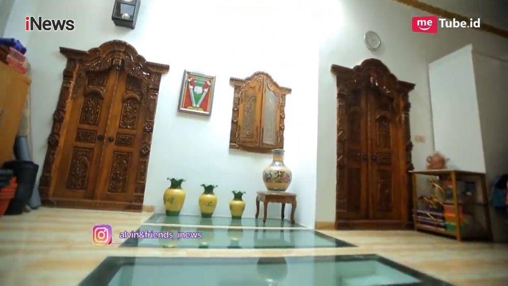 potret rumah Mamah Dedeh (youtube/ iNews Prime Show)