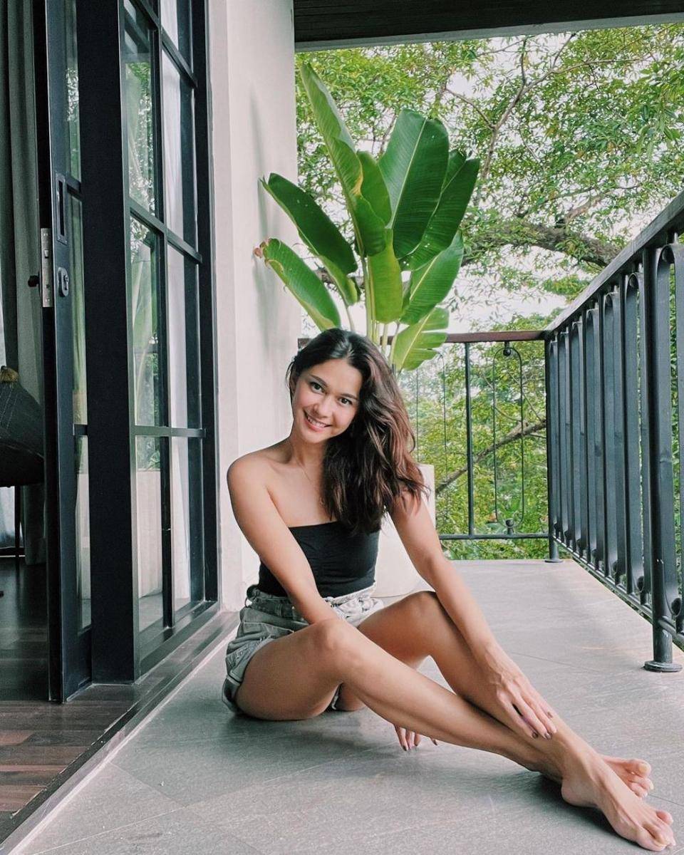 Nana Mirdad (instagram.com/nanamirdad_)