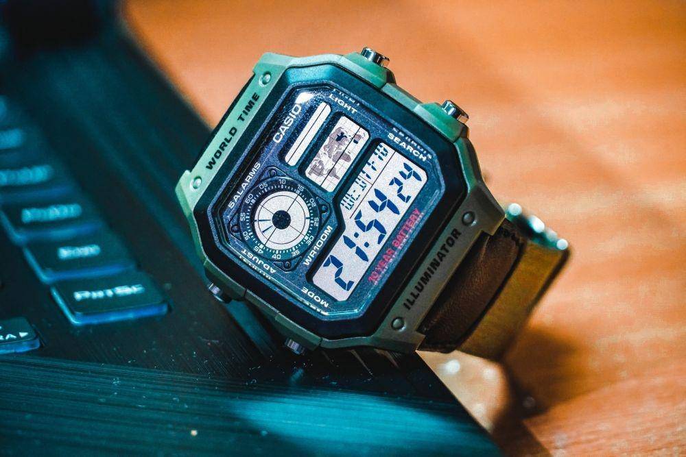 Ilustrasi jam tangan sporty (unsplash.com/ 許 育桓)