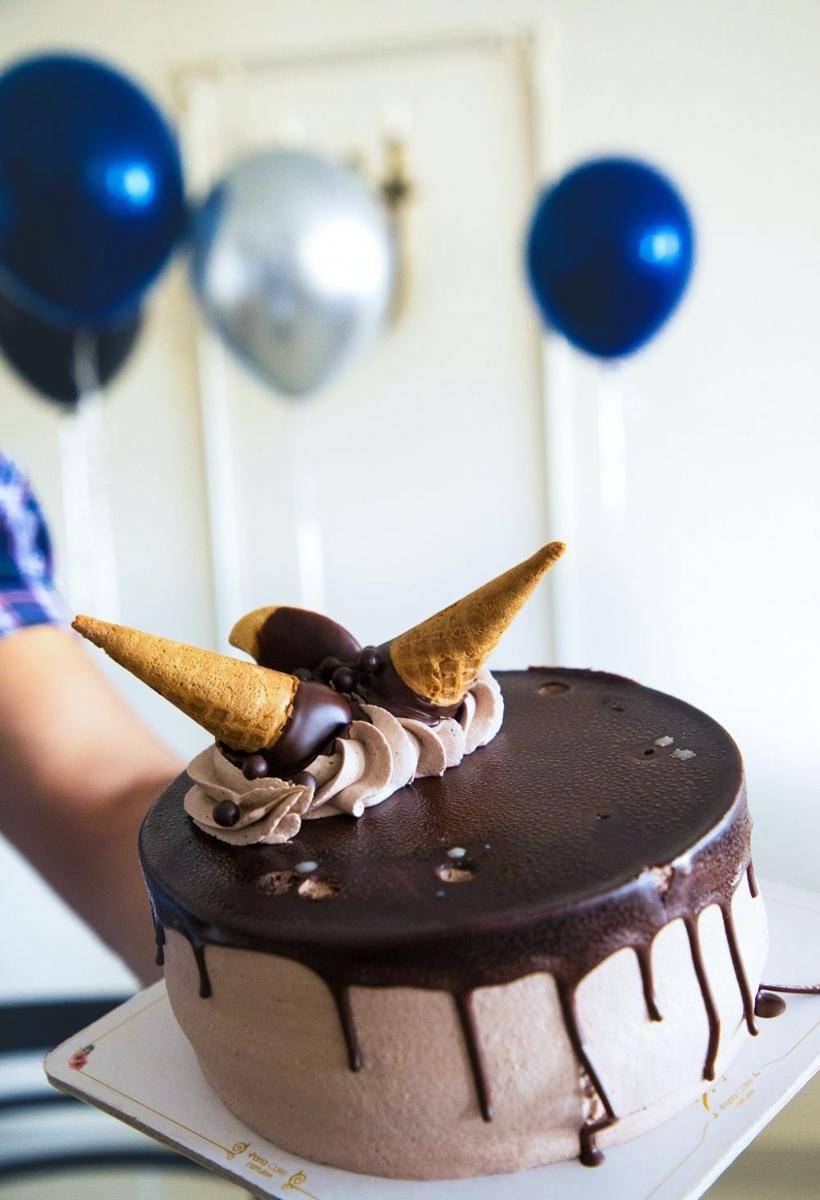 Ilustrasi birthday cake (pexels.com/@solmaz-mirian-68652615)