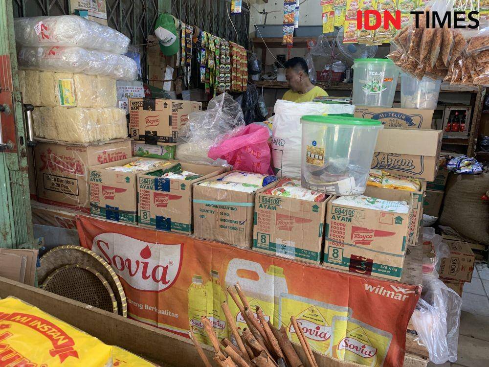 Ilustrasi pedagang pasar. (IDN Times/Rohmah Mustaurida).
