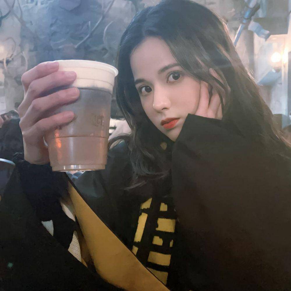 Huang Ri Ying (instagram.com/huangriying._official)