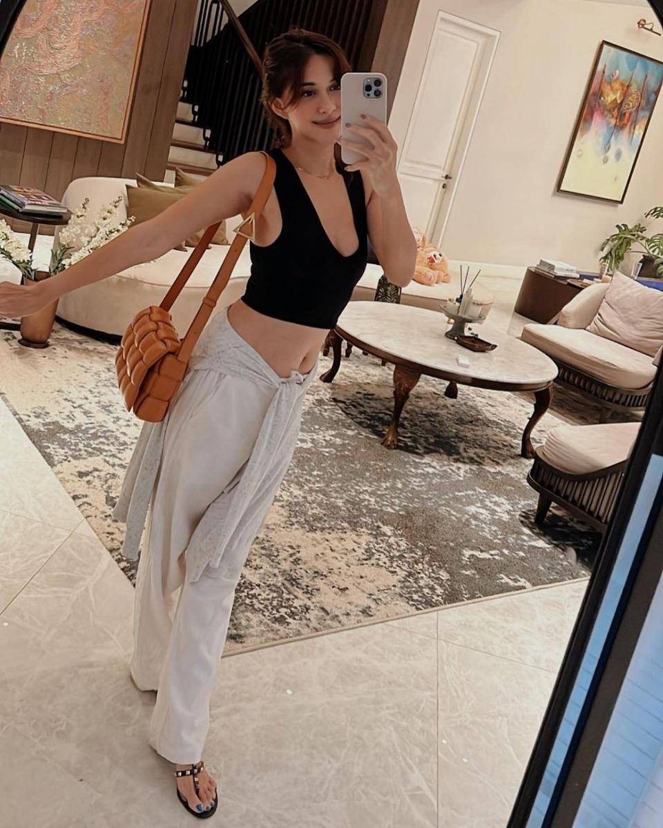 Nana Mirdad (instagram.com/nanamirdad_)