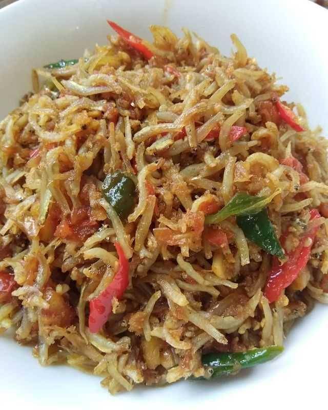 ikan teri sambal kecap (instagram.com/suarni_huang)