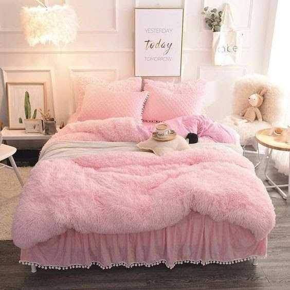 desain kamar serba pink (roohome.com)